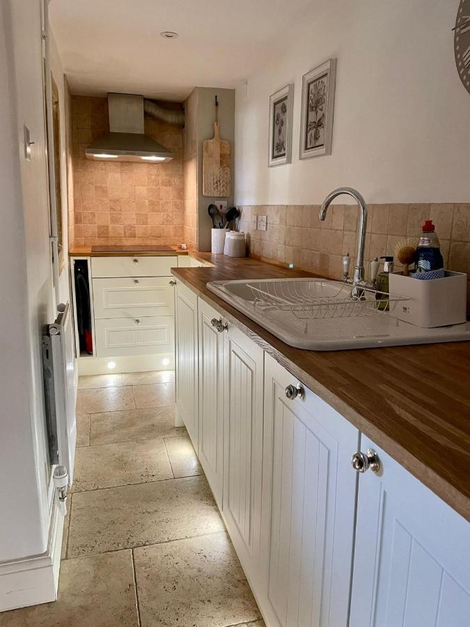 Hebe Cottage - Idyllic And Homely With Attention To Detail Atworth Exterior foto