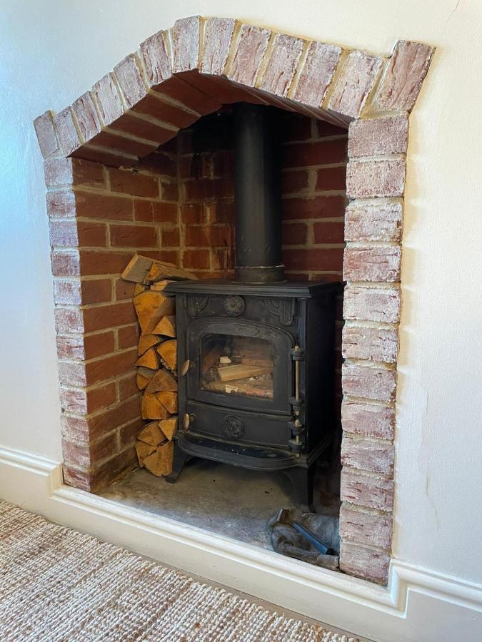 Hebe Cottage - Idyllic And Homely With Attention To Detail Atworth Exterior foto